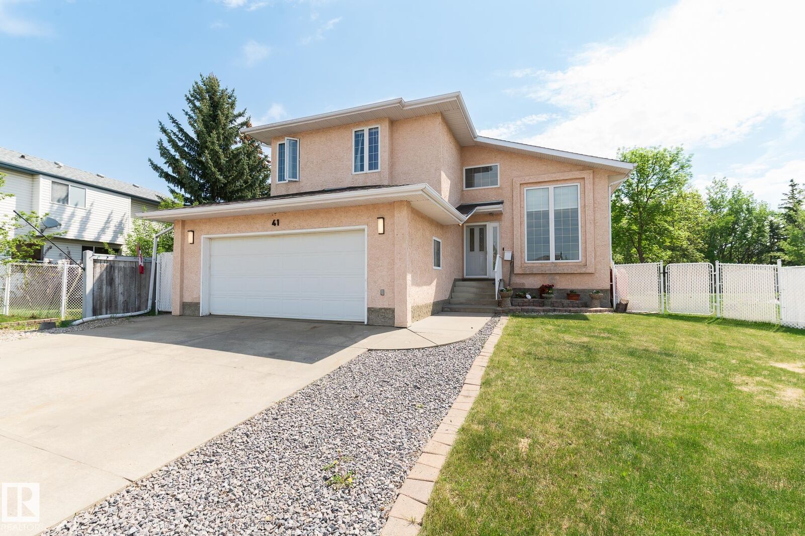 Property Photo:  41 Deer Park Way  AB T7X 3K4 