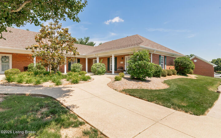 Property Photo: 824 Garden Pointe Dr KY 40067