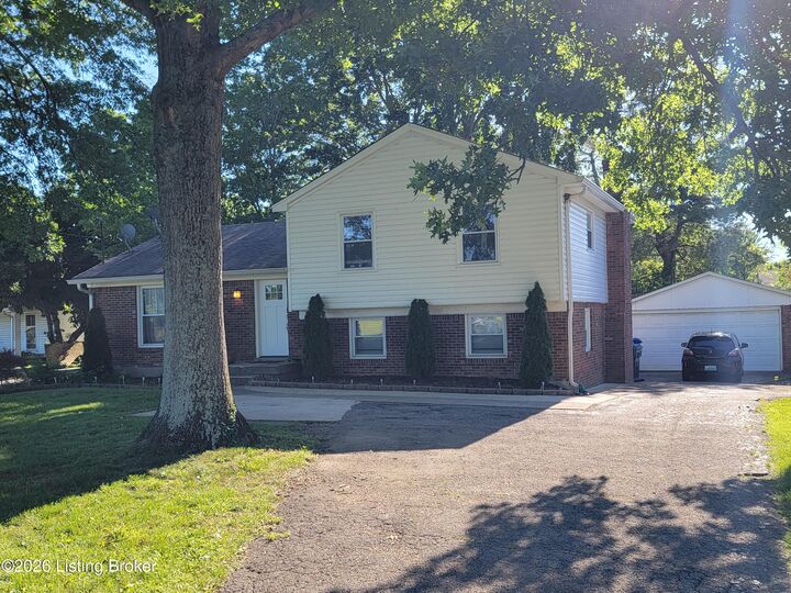 Property Photo: 7008 S Watterson Trail KY 40291