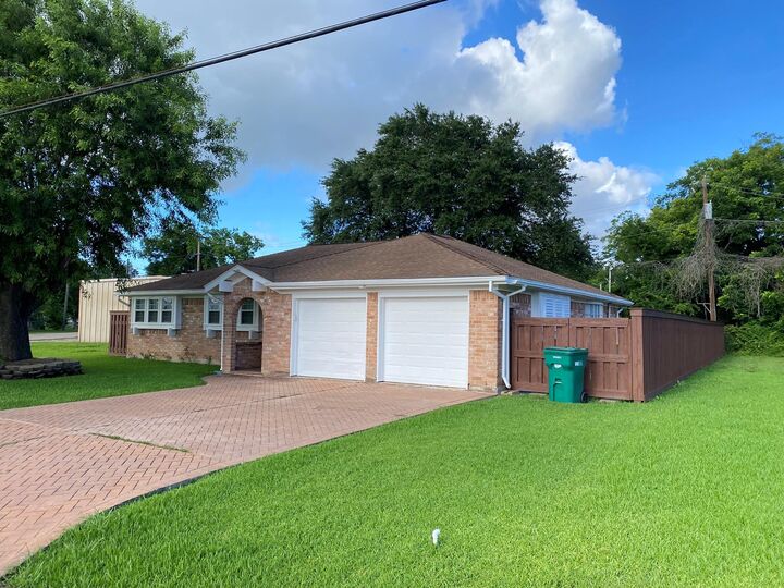 Property Photo:  1414 Howell Avenue  TX 77568 