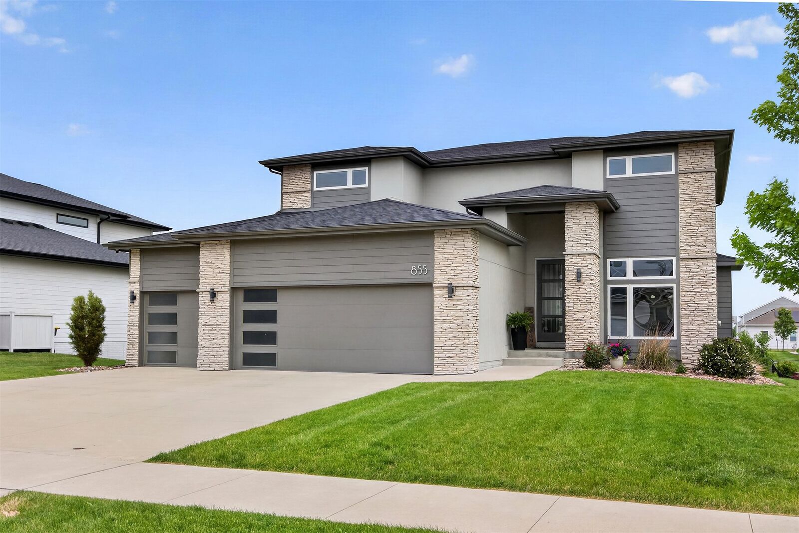 Property Photo:  855 Sandstone Point  IA 50263 