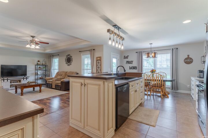Property Photo:  4544 Elm Drive  IN 47630-2771 