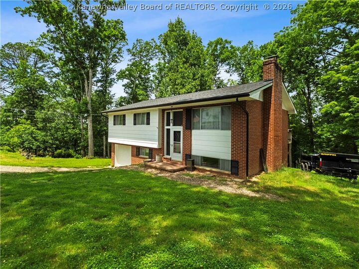 Property Photo: 811 McNabb Heights Drive WV 25071