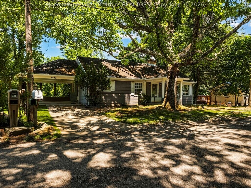 Property Photo: 1413 Longridge Road WV 25314