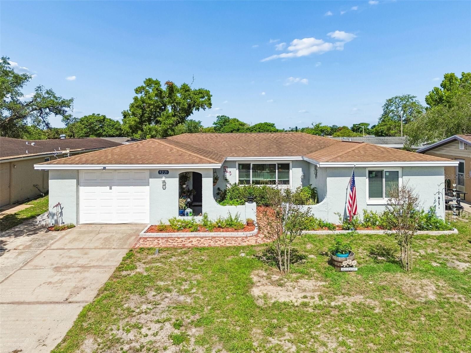 Property Photo:  9221 Rainbow Lane  FL 34668 