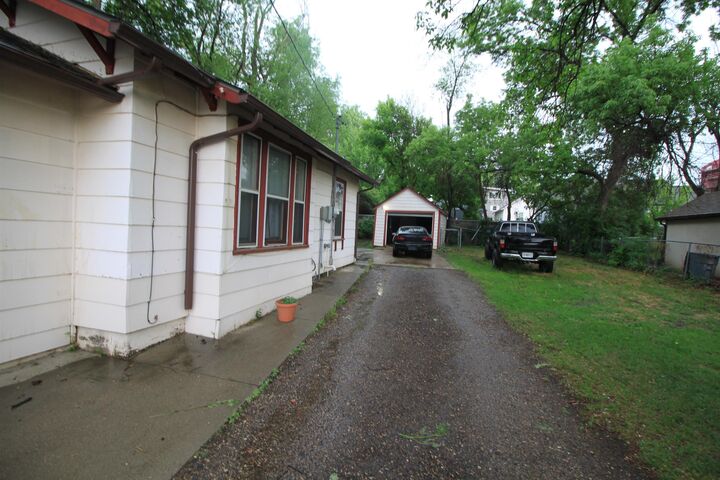 Property Photo: 704 11th Ave NW ND 58703