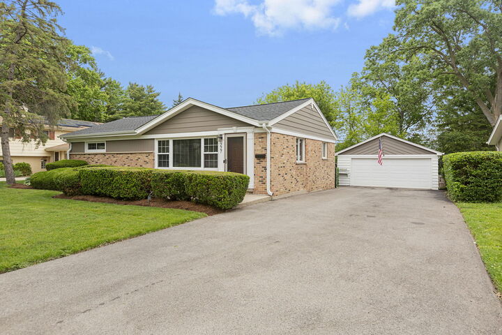 Property Photo:  227 S Cedar Street  IL 60067 