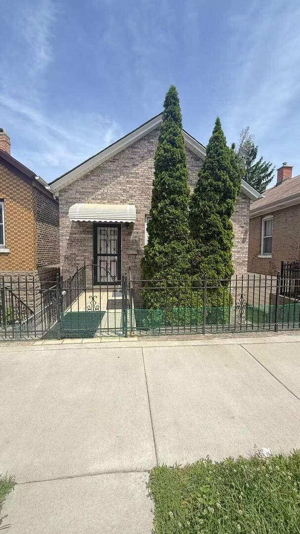 Property Photo:  2921 S Throop Street  IL 60608 