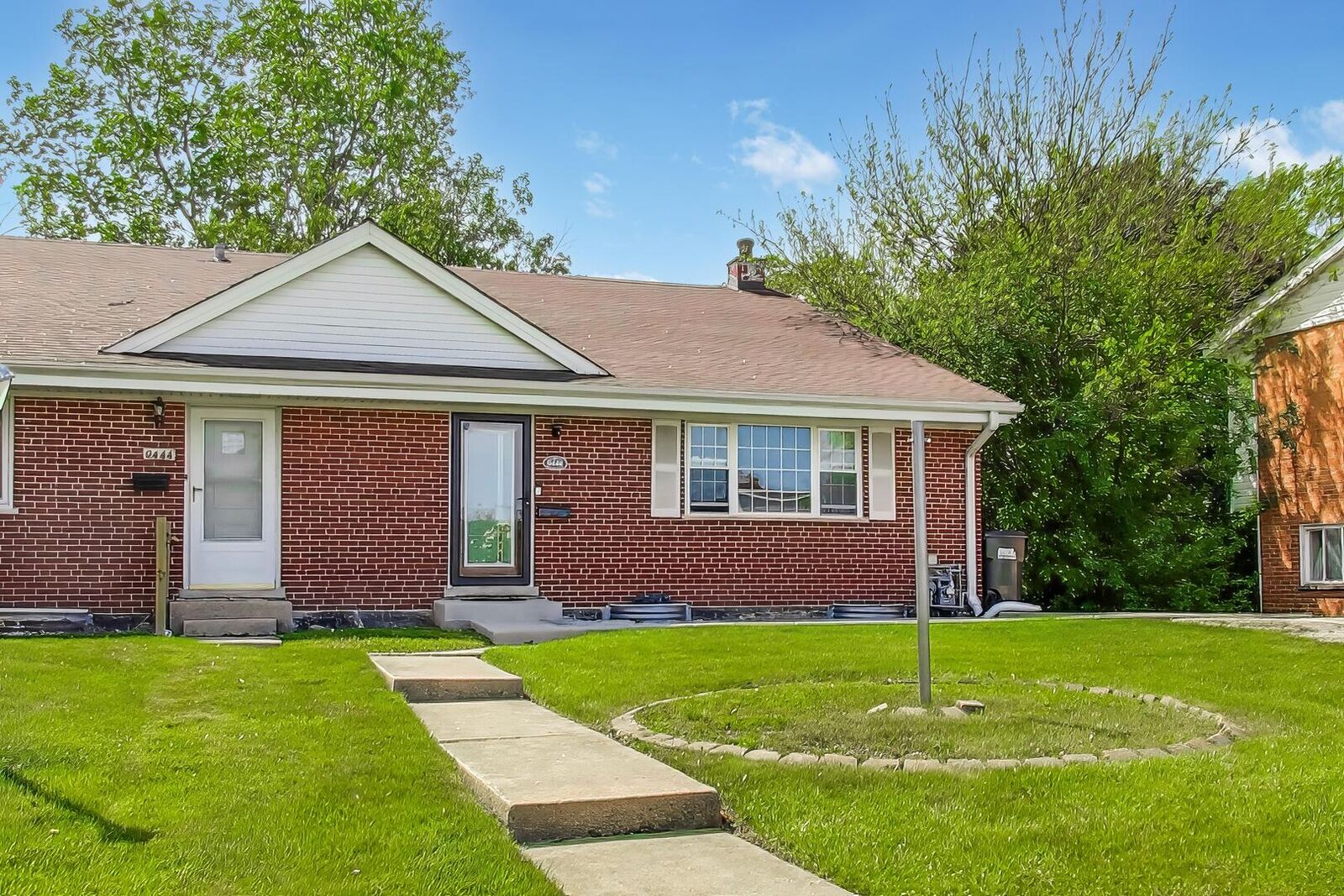 Property Photo:  9448 N Oak Avenue  IL 60016 