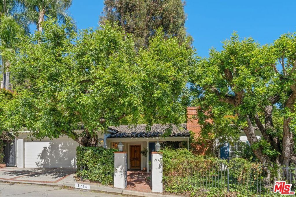 Property Photo:  2736 Outpost Drive  CA 90068 
