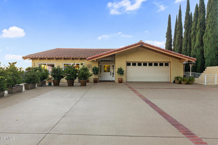 Property Photo: 1234 E Tujunga Avenue CA 91501
