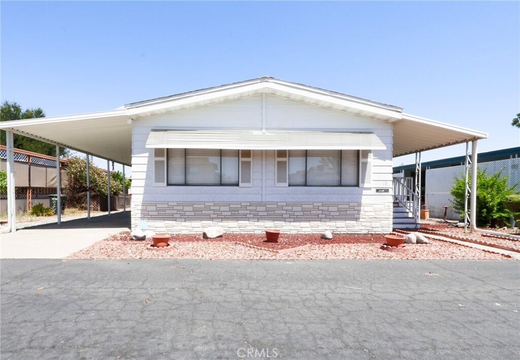 Property Photo:  1525 W Oakland Avenue 31  CA 92543 