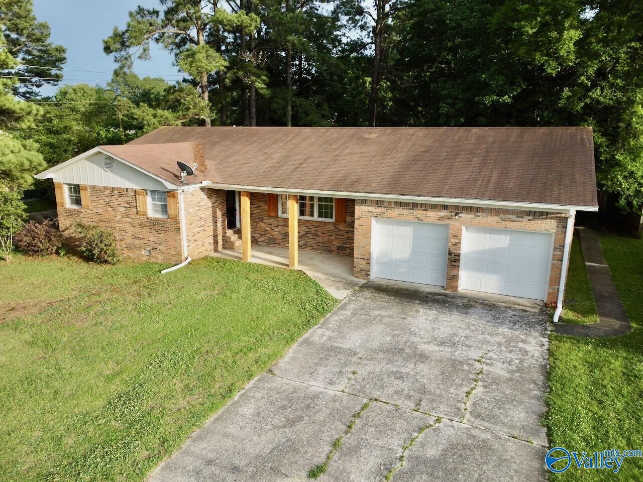 Property Photo:  1929 Woodmead Street  AL 35601 