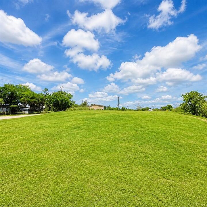 Property Photo:  109 E Shirley Road  LA 70083 