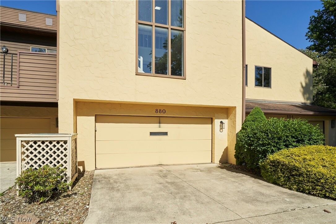 Property Photo:  880 Hampton Ridge Drive  OH 44313 