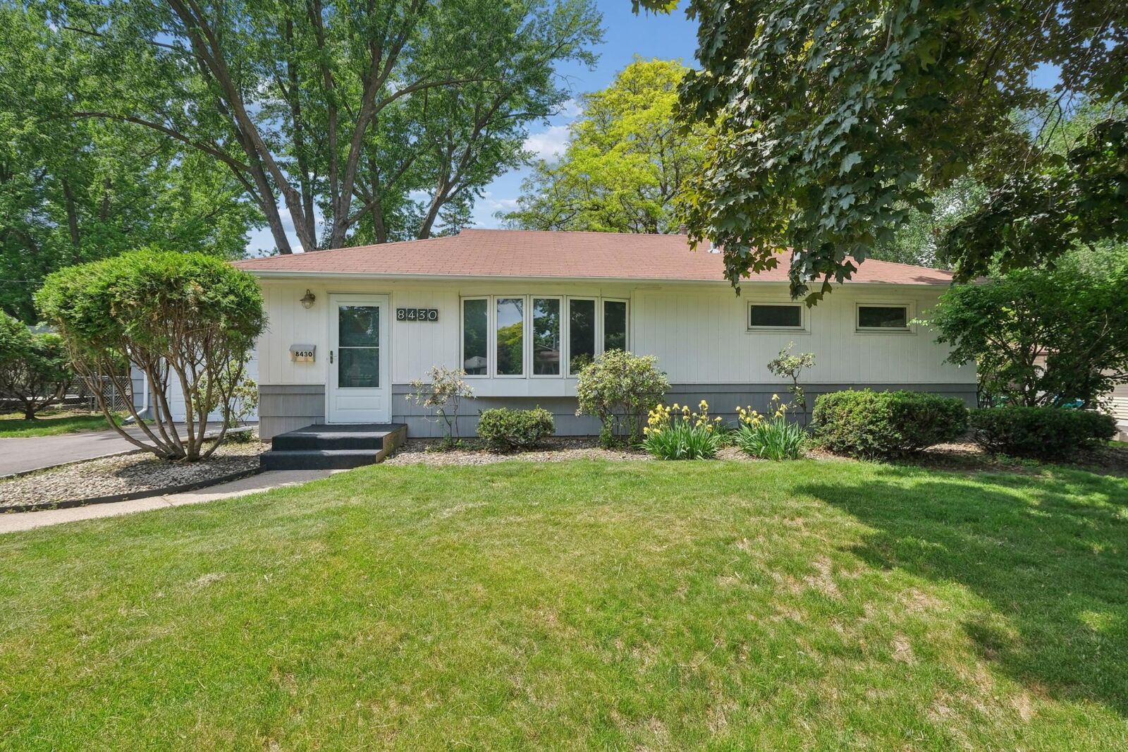 Property Photo:  8430 Knox Avenue S  MN 55431 