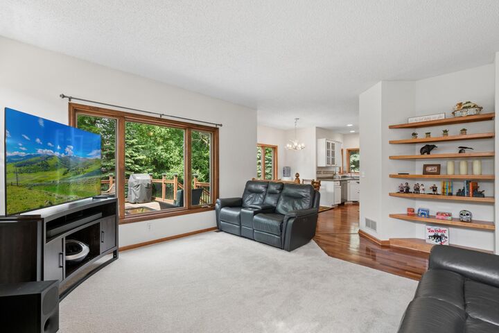 Property Photo:  1540 Viewcrest Lane  MN 55337 