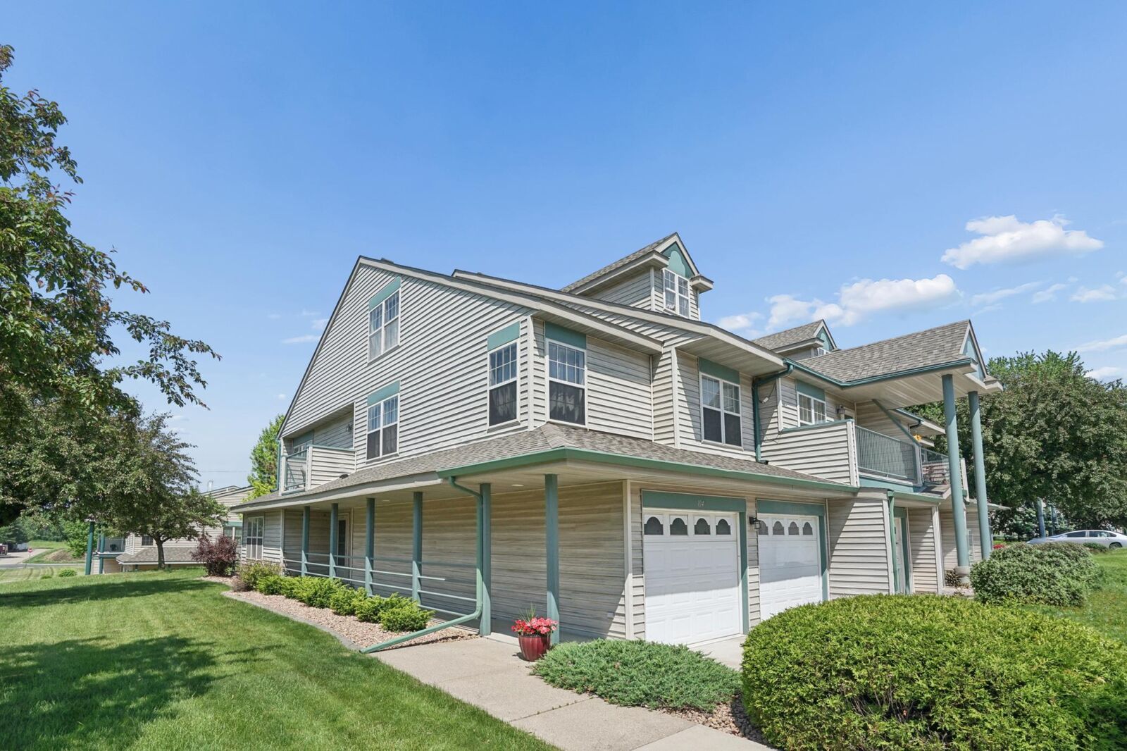 Property Photo:  104 Morningside Drive NE  MN 55350 
