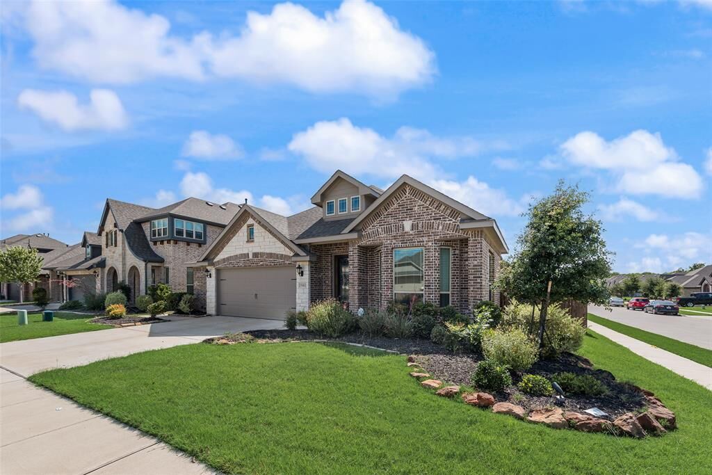 Property Photo:  1941 Silverleaf Drive  TX 75154 