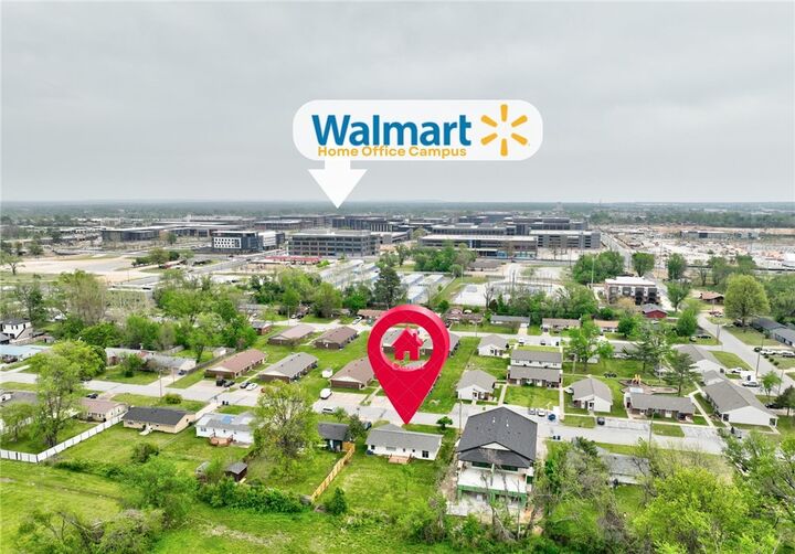 Property Photo:  906 SE G Street  AR 72712 