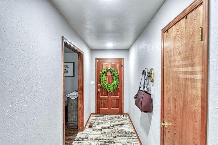 Property Photo:  1224 S 8th Avenue  OK 73018 