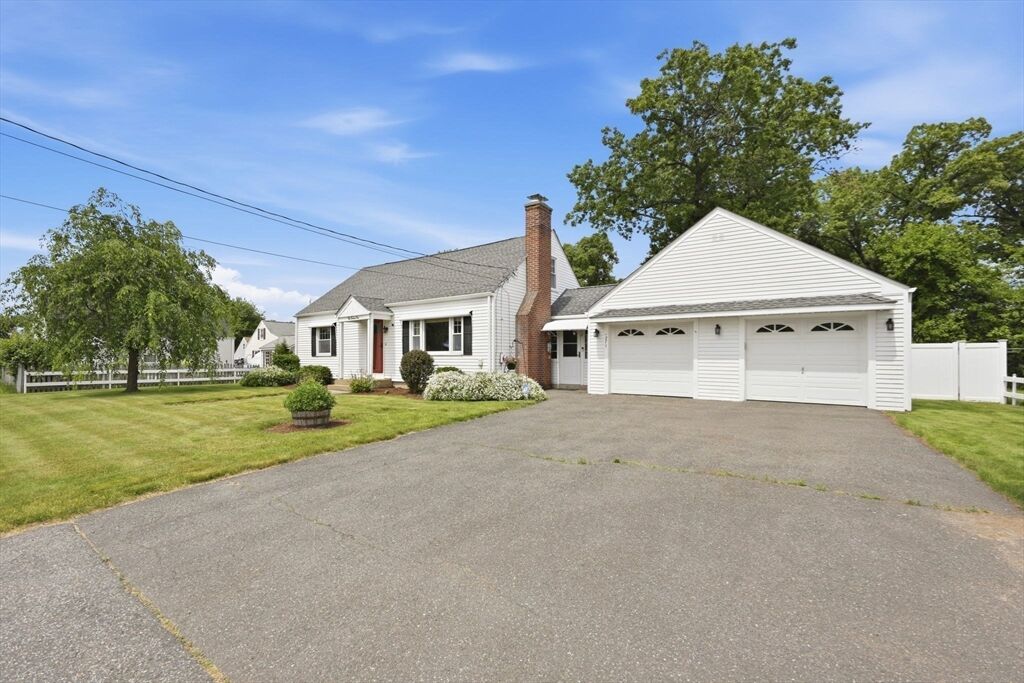 Property Photo:  271 Wildermere St  MA 01020 