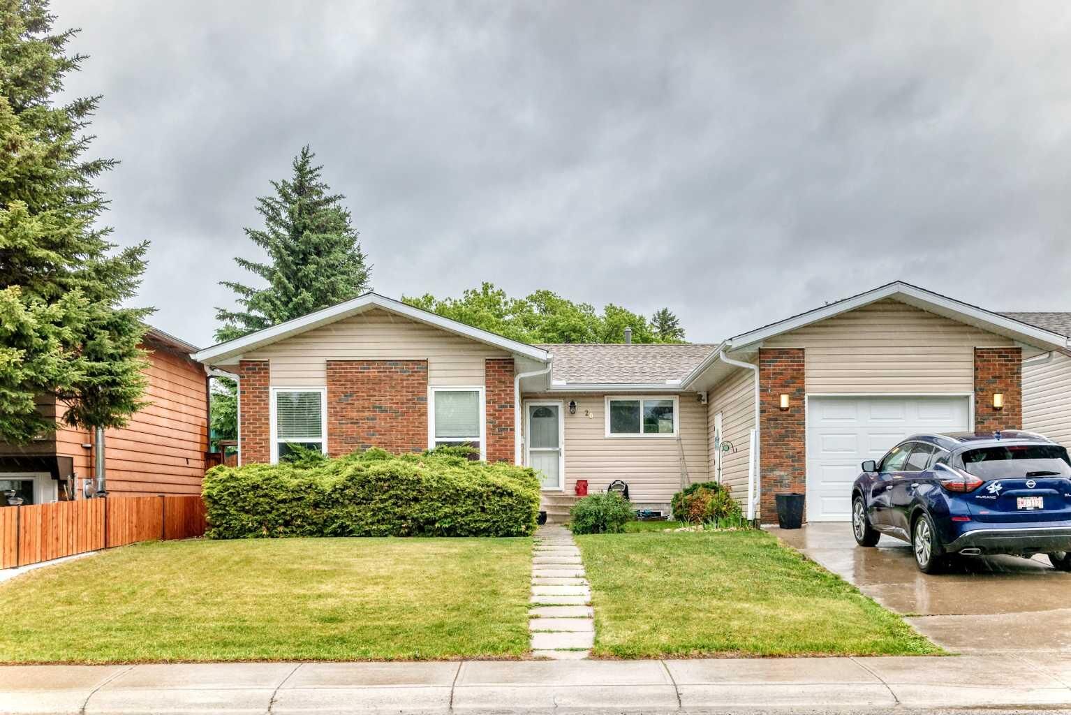 Property Photo: 20 Deermont Way SE AB T2J 5P3