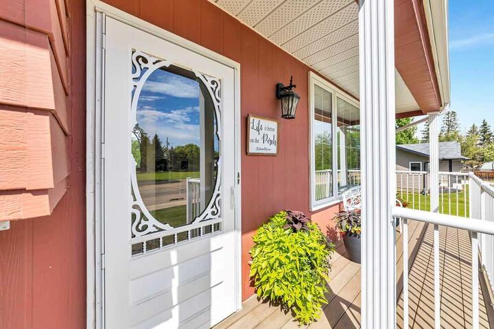 Property Photo:  4501 53 Street  AB T0B 1G0 
