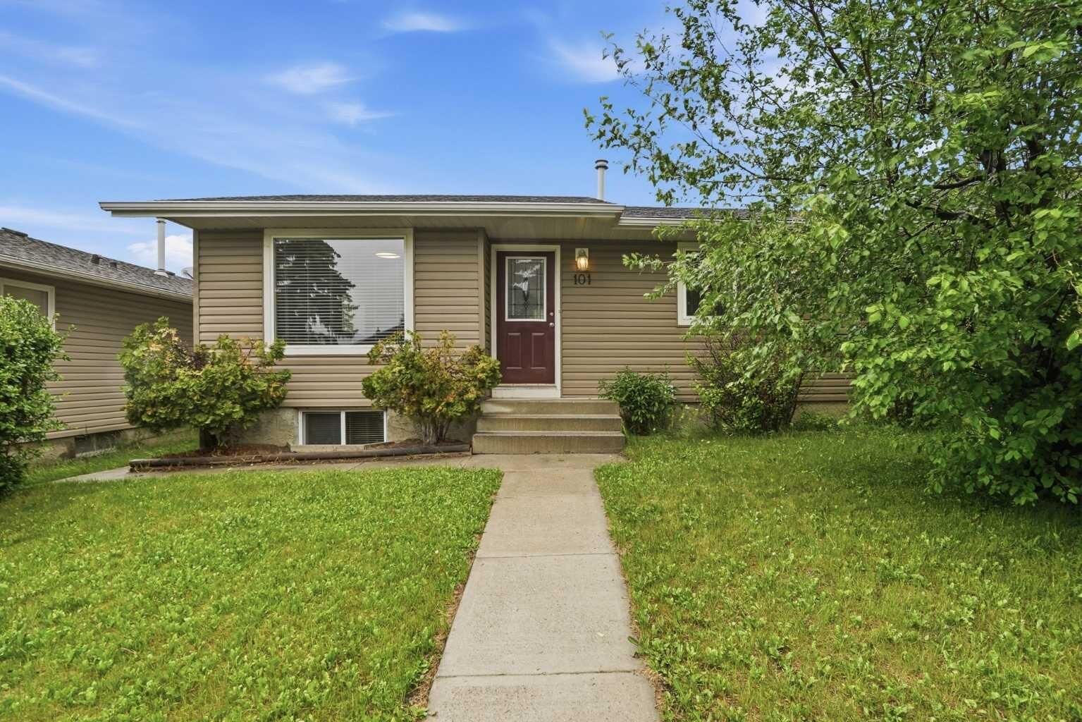 Property Photo: 101 Aspen Crescent AB T4B 1K6