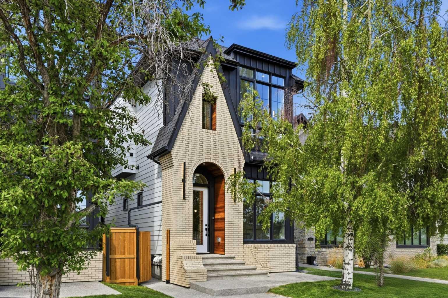 Property Photo:  510 54 Avenue SW  AB T2V 0C7 