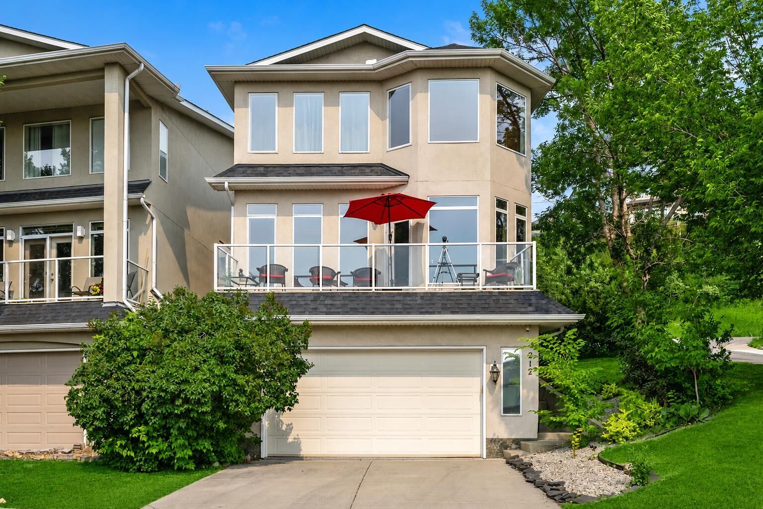 Property Photo: 212 12A Street NE AB T2E 4R7