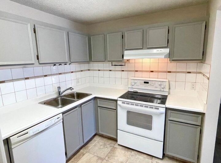 Property Photo:  81 Cedar Springs Gardens SW  AB T2W 5J9 
