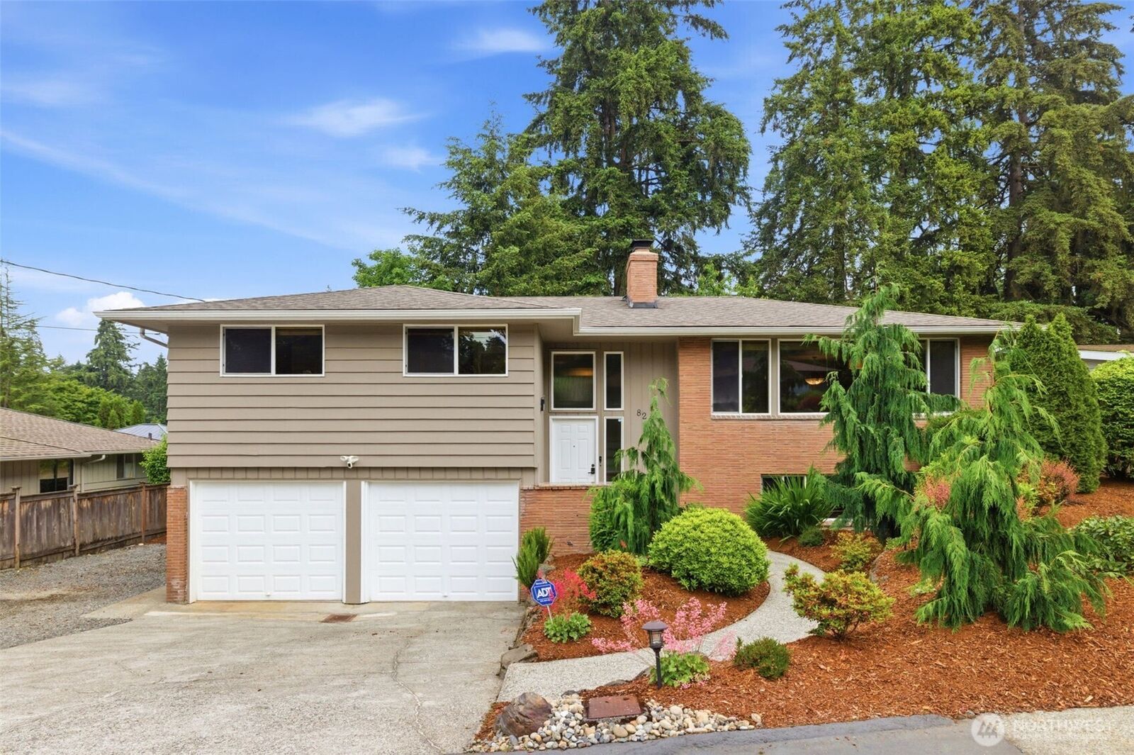 Property Photo:  826  Maplewood Avenue  WA 98030 