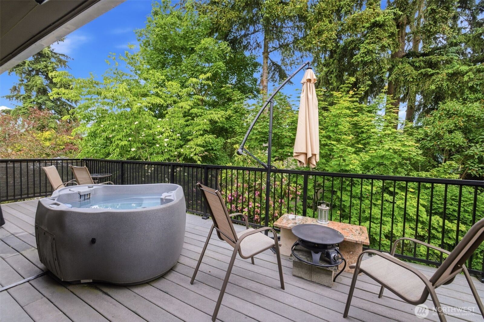 Property Photo:  826  Maplewood Avenue  WA 98030 
