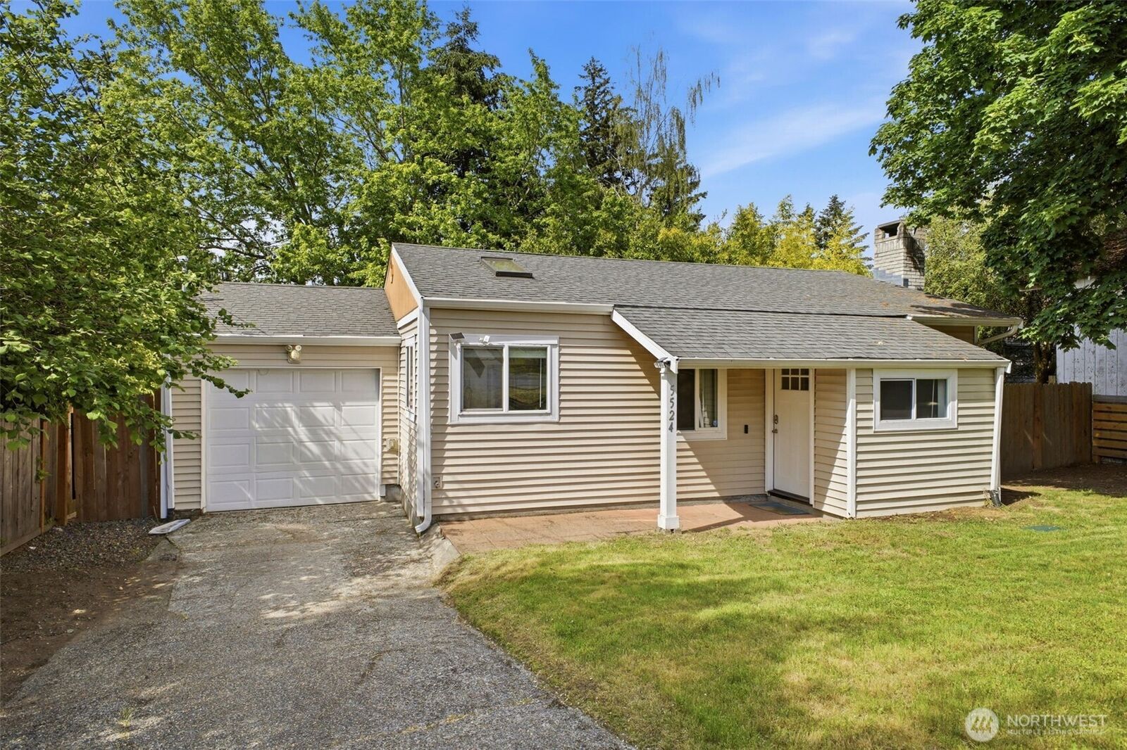 Property Photo: 5524 S Leo Street WA 98178