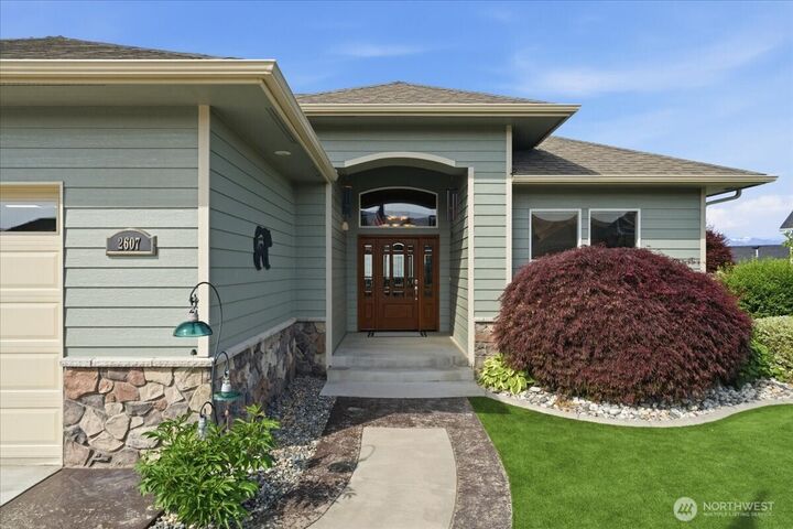 Property Photo: 2607 Fancher Heights Boulevard WA 98802