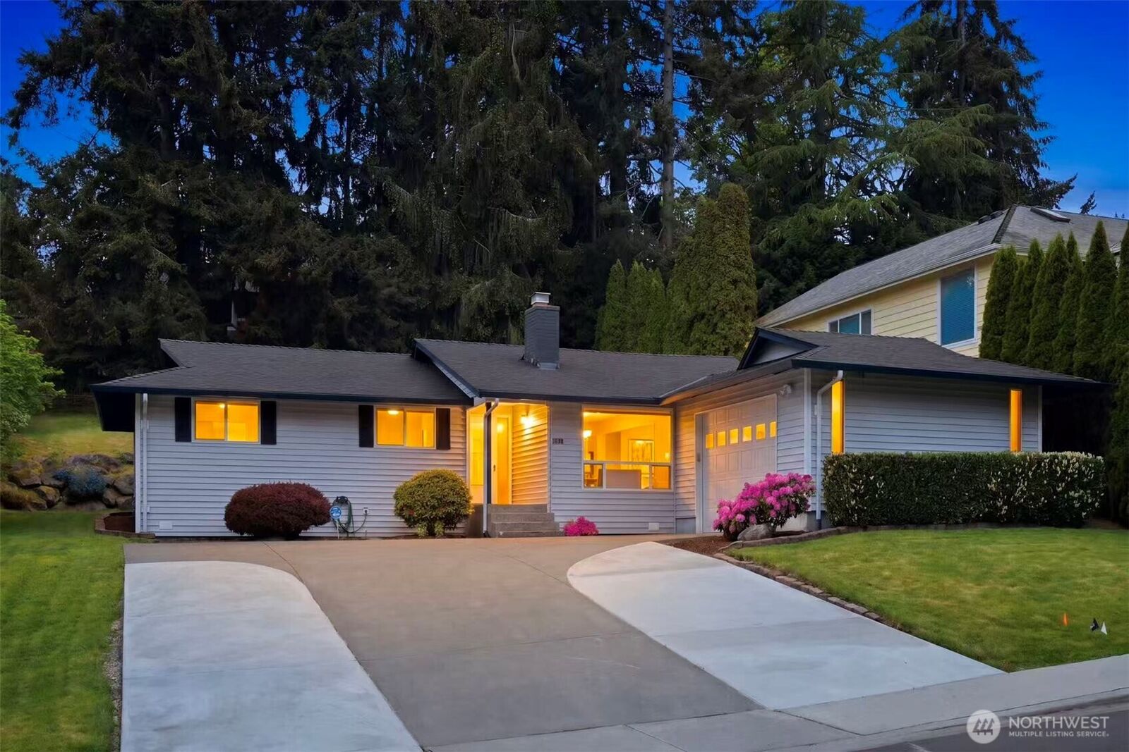 Property Photo:  1011  179th Place NE  WA 98008 