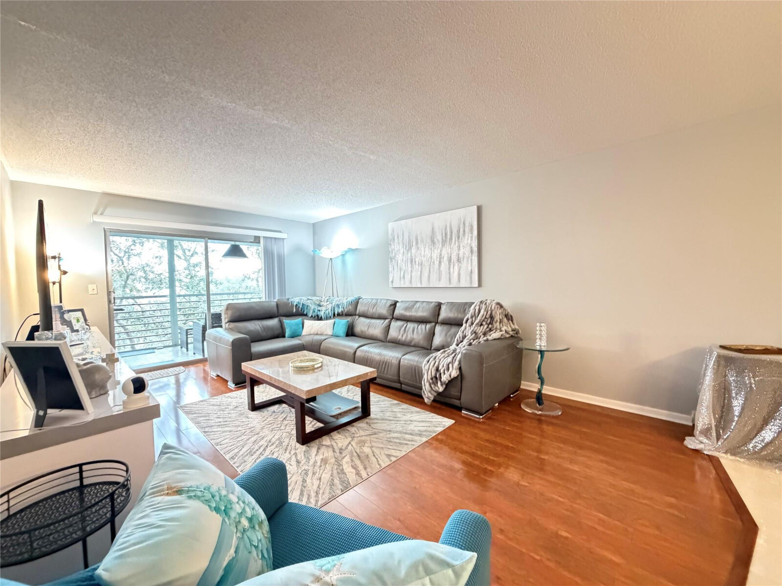 Property Photo:  2304 Lucaya Lane L4  FL 33066 