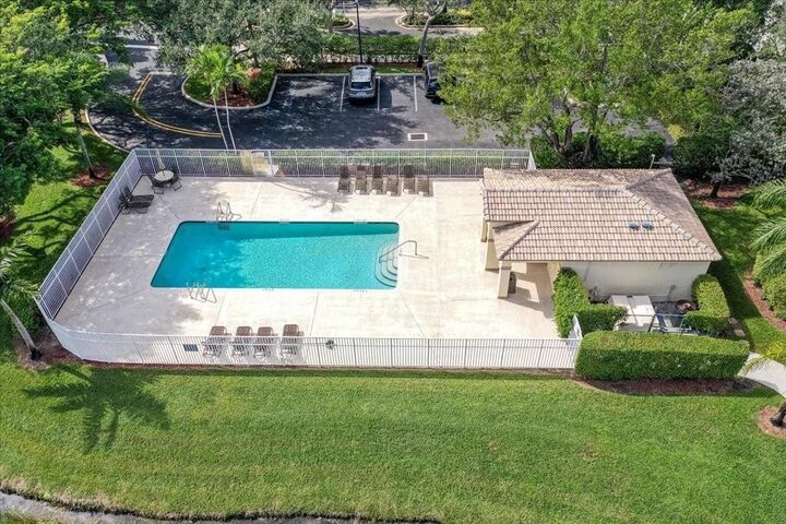 Property Photo:  4722 Lago Vista Drive  FL 33073 