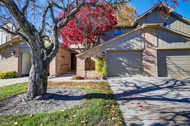 Property Photo: 1946 White Birch Court MI 48309