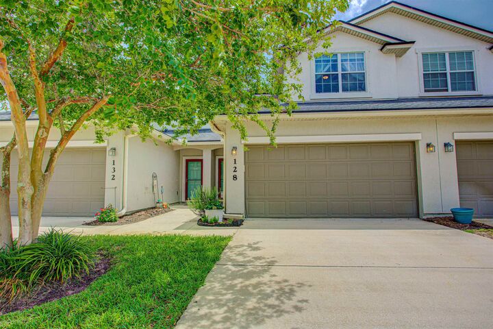 Property Photo: 128 Amistad Dr FL 32086
