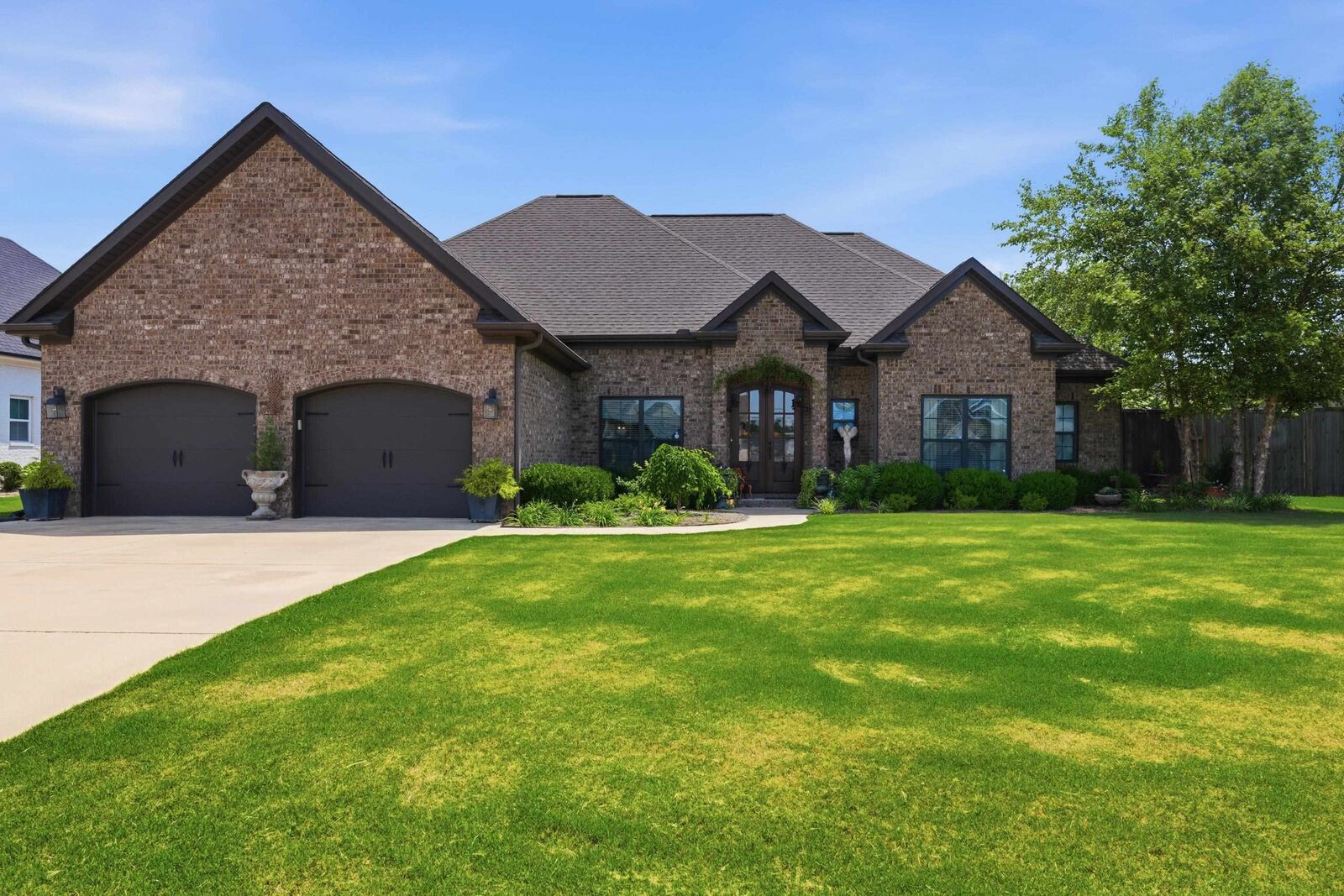 Property Photo:  113 Caroline Way  AL 35661 