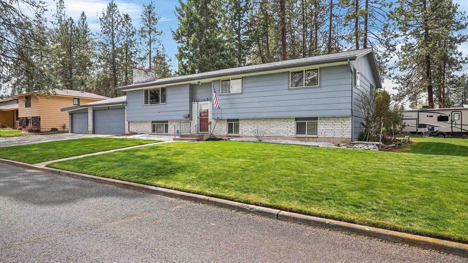 Property Photo:  11407 N Post St  WA 99218 