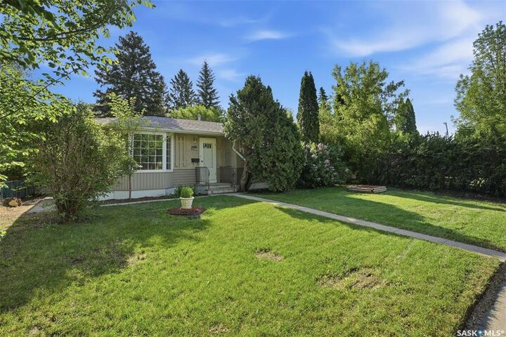 Property Photo: 2019 Louise Avenue SK S7J 2C1