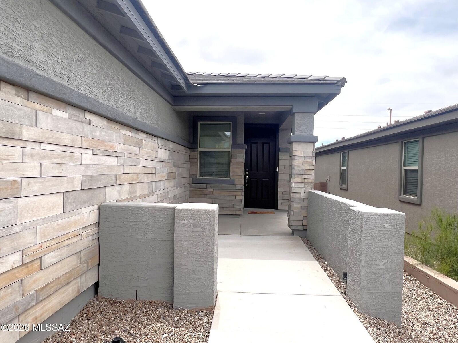 Property Photo: 353 N Spring Flower Drive AZ 85748