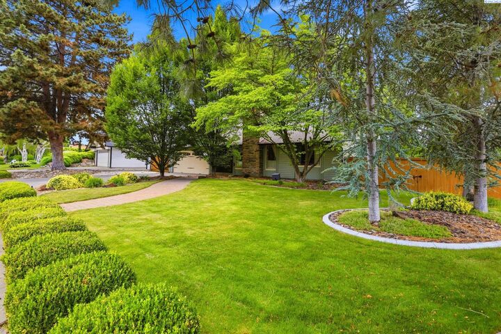 Property Photo:  138 N Sherman St  WA 99354 