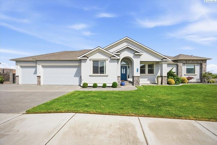 Property Photo:  505 Thebes St.  WA 99353 