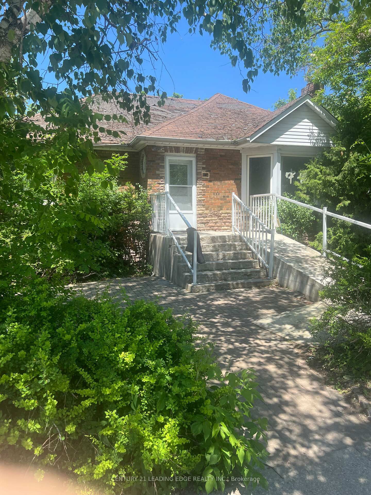 Property Photo:  230 Finch Avenue E  ON M2N 4S2 