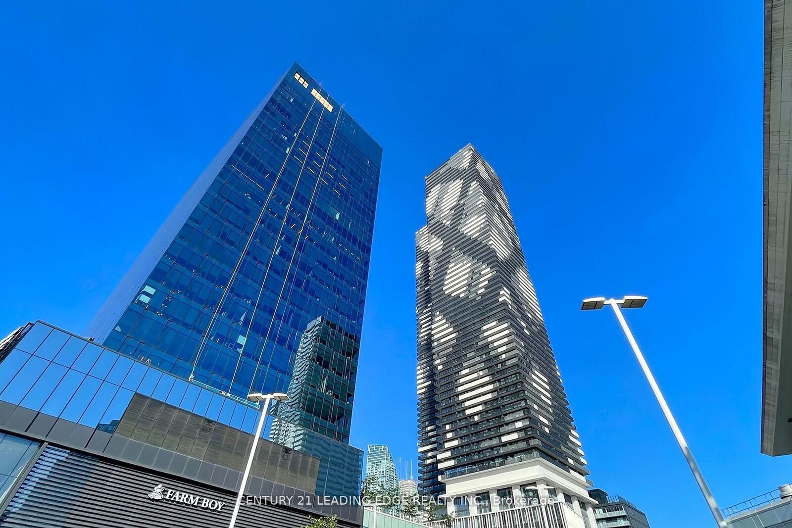 Property Photo:  138 Downes Street 5909  ON M5E 0E4 