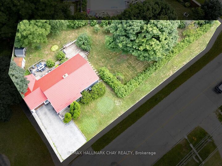 Property Photo: 325 Innisfil Street ON L4N 3G4